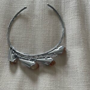 Chic Silver Necklace with Topaz Quartz Accents